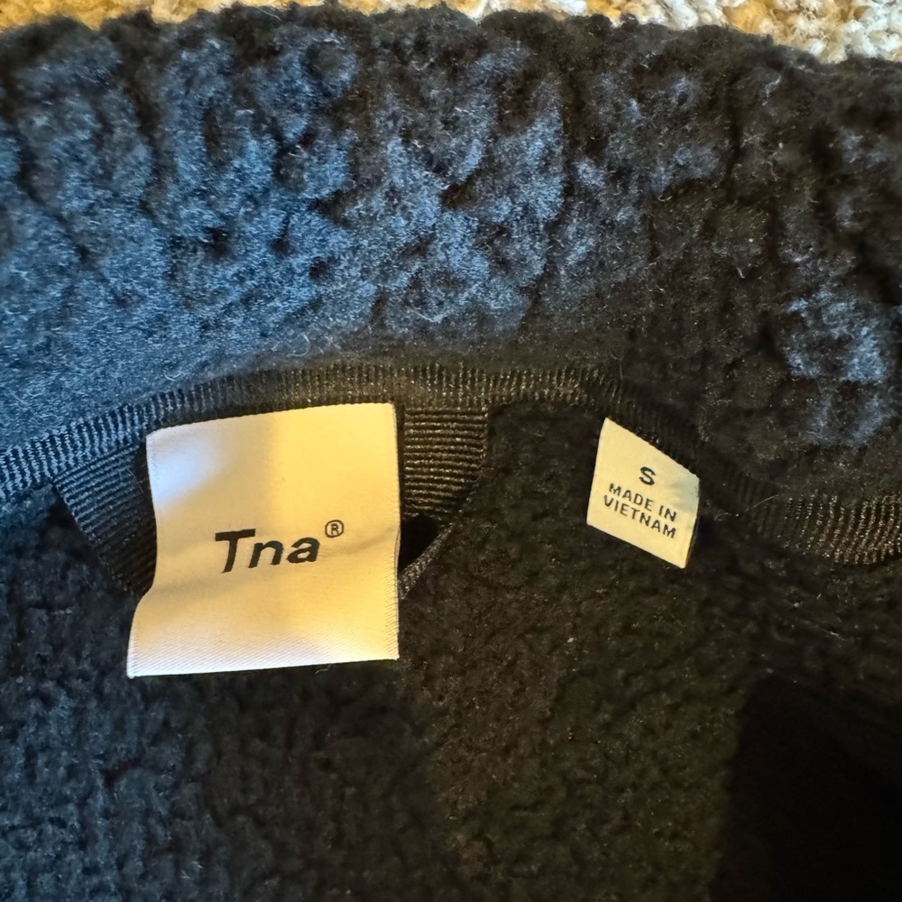TNA Black Polartec Sherpa Vest - Picture 5 of 6